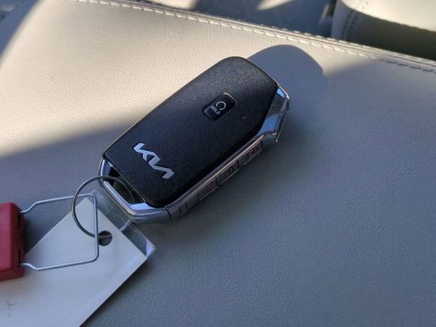 Used 2023 Kia Sorento SX image 32