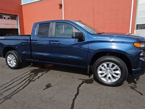 Used 2019 Chevrolet Silverado 1500 Custom w/ Custom Value Package AWD/4WD image 9