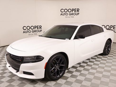 Used 2020 Dodge Charger SXT w/ Blacktop Package image 9