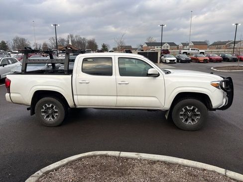 Used 2021 Toyota Tacoma SR image 2