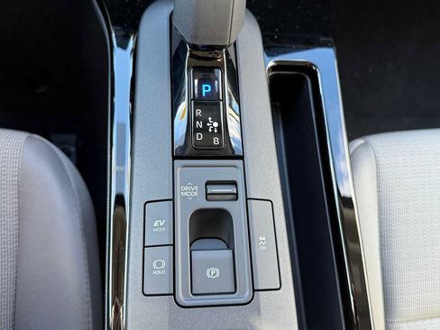 New 2026 Toyota Prius LE AWD/4WD image 18