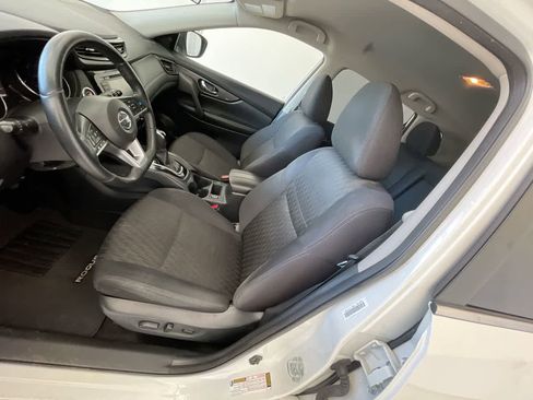 Used 2019 Nissan Rogue SV w/ Premium Package AWD/4WD image 11