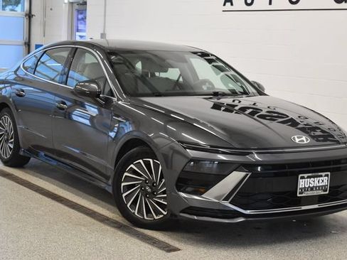 Used 2025 Hyundai Sonata SEL FWD image 1