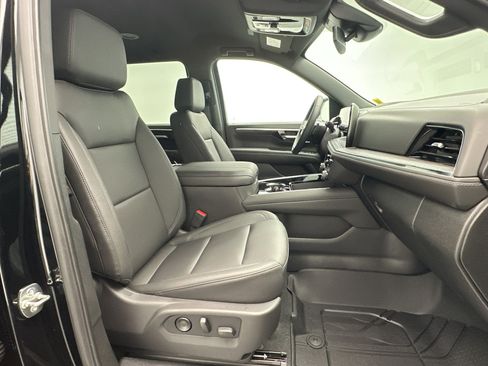 New 2026 Chevrolet Suburban LT w/ Comfort Package AWD/4WD image 24