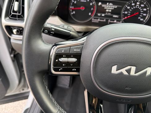 Certified 2023 Kia Sorento S w/ Panoramic Sunroof Package AWD/4WD image 18