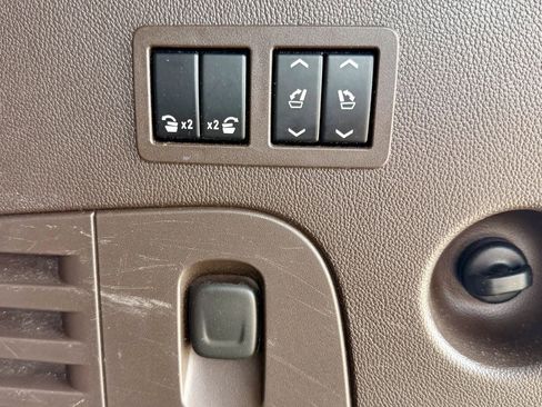 Used 2015 Chevrolet Tahoe LTZ AWD/4WD image 19