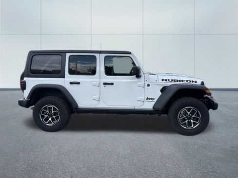 Used 2025 Jeep Wrangler Unlimited Rubicon AWD/4WD image 2