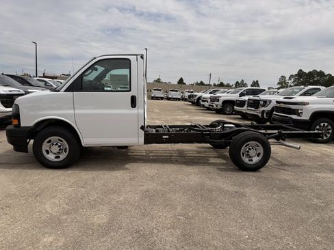 New 2026 Chevrolet Express 3500 w/ Power Convenience Package RWD image 2