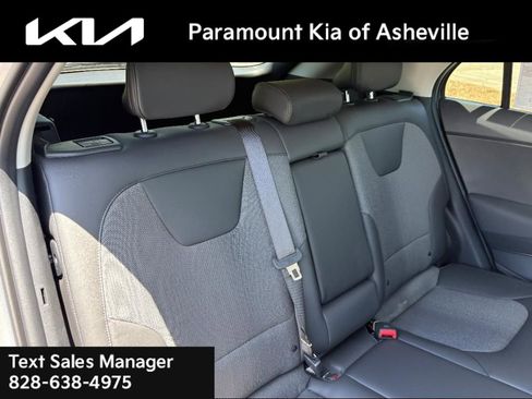 New 2025 Kia Niro EX Touring image 24