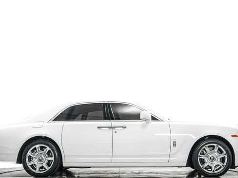 Used 2010 Rolls-Royce Ghost RWD image 2