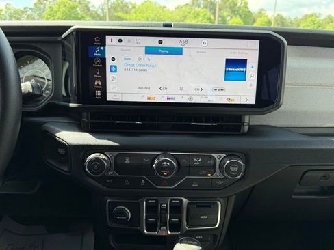 New 2026 Jeep Gladiator Sport AWD/4WD image 18