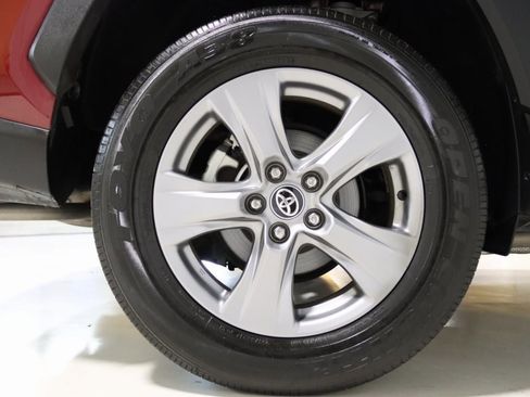 Used 2022 Toyota RAV4 XLE image 77