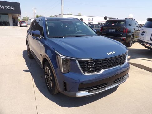 New 2026 Kia Sorento S image 4