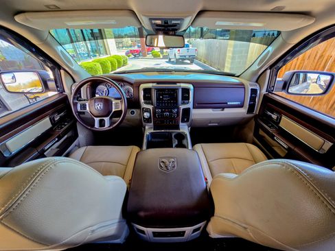 Used 2018 RAM 1500 Laramie w/ Convenience Group AWD/4WD image 3