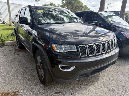 Used 2018 Jeep Grand Cherokee Laredo image 1