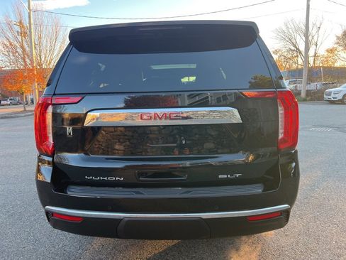 Used 2024 GMC Yukon XL SLT w/ SLT Premium Package image 4