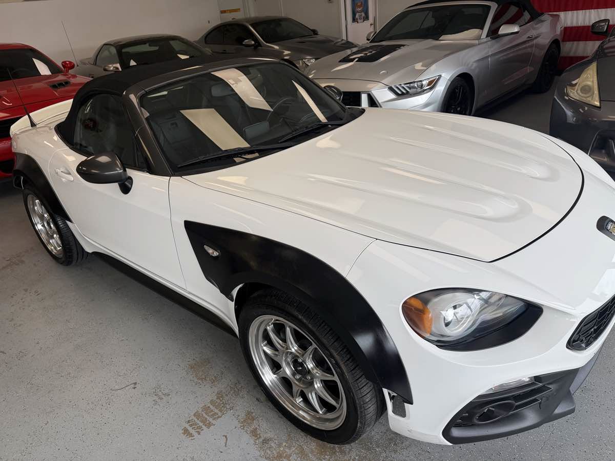 Used 2017 FIAT 124 Spider Abarth RWD image 4