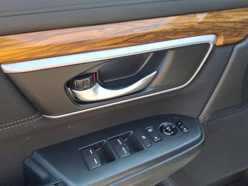 Used 2017 Honda CR-V EX image 4