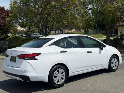 Used 2020 Nissan Versa S FWD image 4