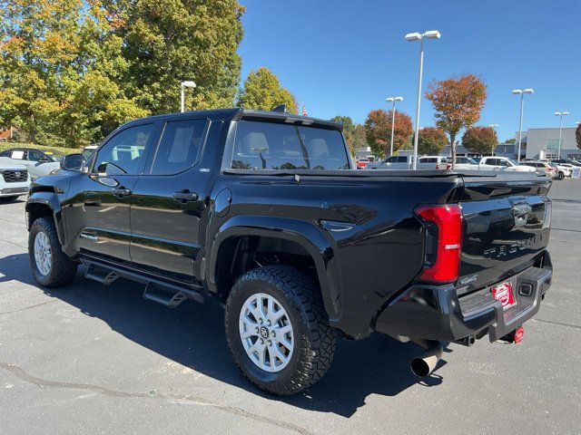 Used 2025 Toyota Tacoma SR5 AWD/4WD image 11