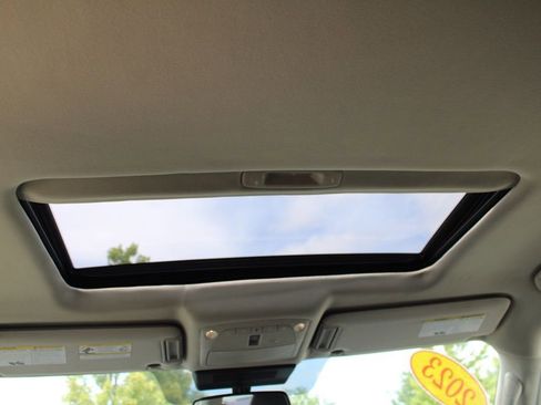 Used 2023 Nissan Armada SL image 30