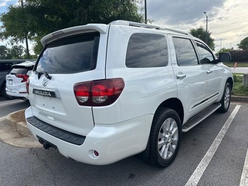 Used 2020 Toyota Sequoia Platinum RWD image 4