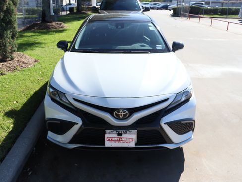 Used 2023 Toyota Camry XSE image 3