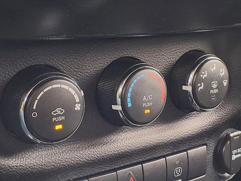 Used 2013 Jeep Wrangler Unlimited Sahara w/ Connectivity Group AWD/4WD image 21