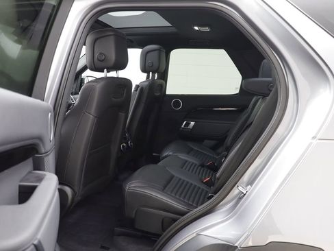 Used 2025 Land Rover Discovery S image 14