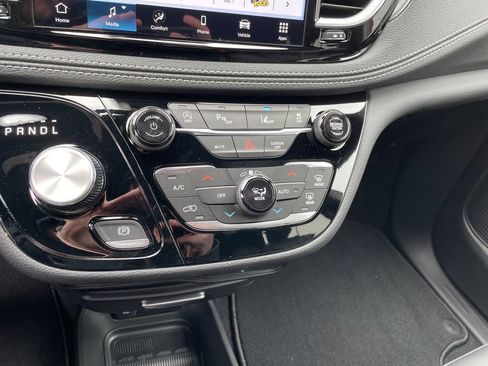 New 2026 Chrysler Pacifica Select AWD/4WD image 17