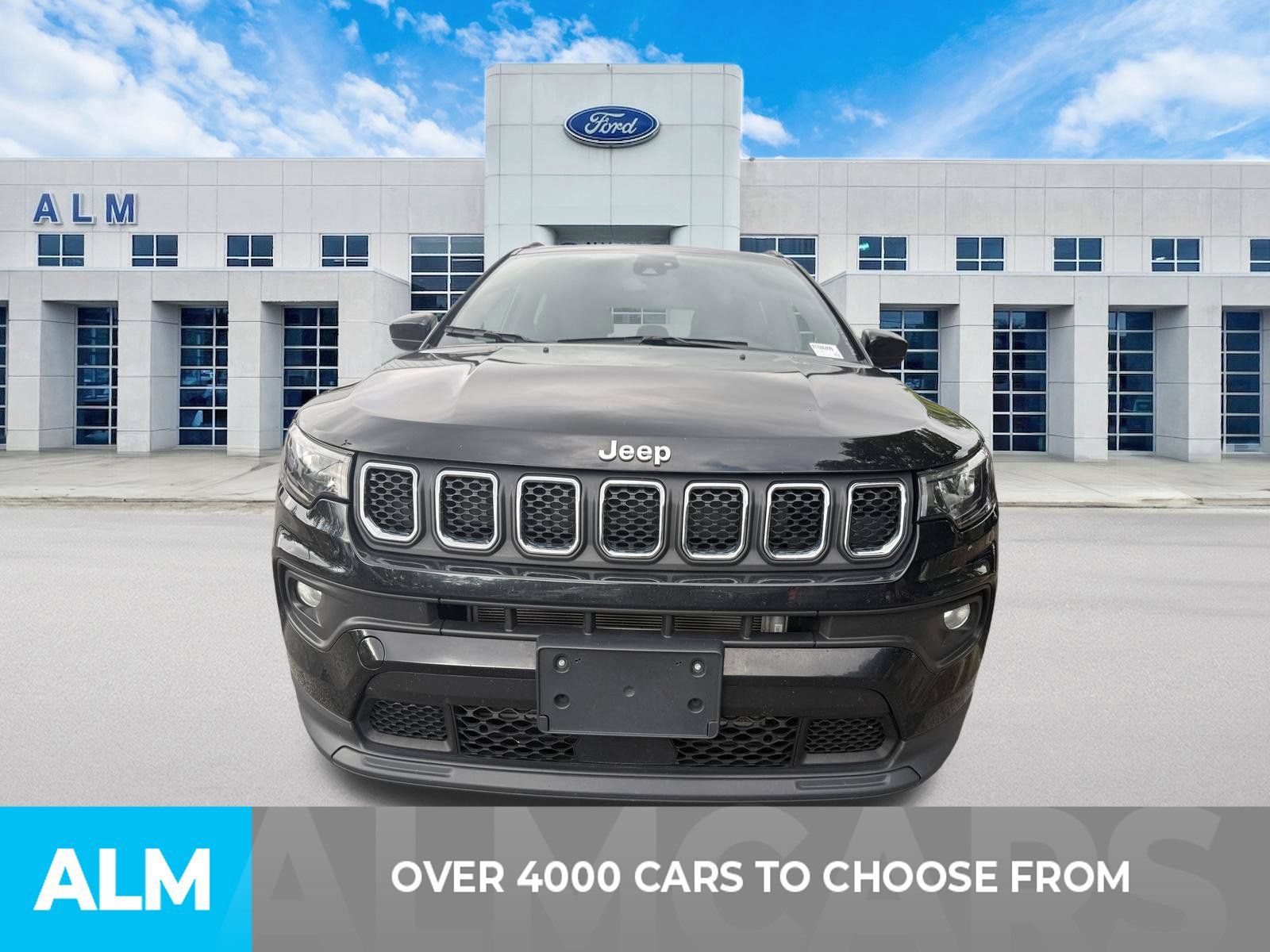 Used 2024 Jeep Compass Latitude AWD/4WD image 2