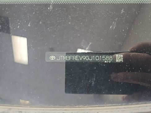 Used 2016 Toyota RAV4 LE AWD/4WD image 4