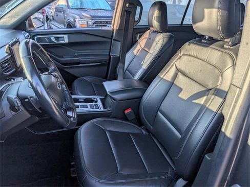 Certified 2020 Ford Explorer XLT w/ Equipment Group 202A image 5