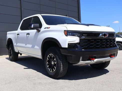 Used 2022 Chevrolet Silverado 1500 ZR2 w/ Technology Package AWD/4WD image 6