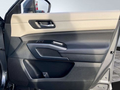 Certified 2024 Nissan Pathfinder SL w/ SL Premium Package image 25