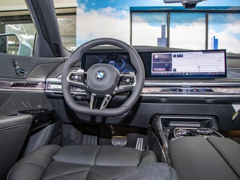 Used 2025 BMW 740i xDrive image 17