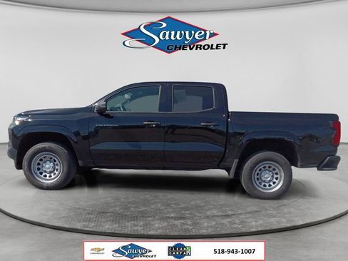 Used 2024 Chevrolet Colorado W/T RWD image 2