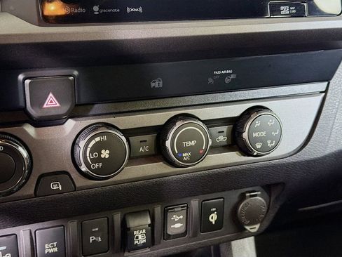 Used 2019 Toyota Tacoma TRD Off-Road w/ Technology Package AWD/4WD image 16