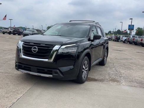 Used 2024 Nissan Pathfinder SL FWD image 4