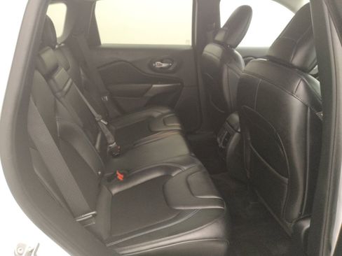 Used 2019 Jeep Cherokee Latitude Plus FWD image 19