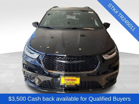 New 2026 Chrysler Pacifica Limited w/ S Appearance Package image 2