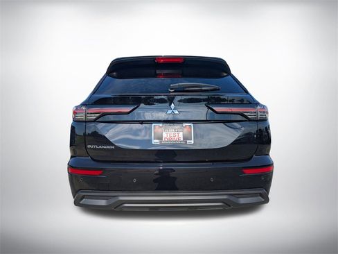 New 2025 Mitsubishi Outlander SE image 4