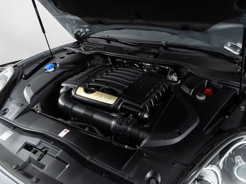 Used 2018 Porsche Cayenne Platinum Edition w/ Premium Package image 43