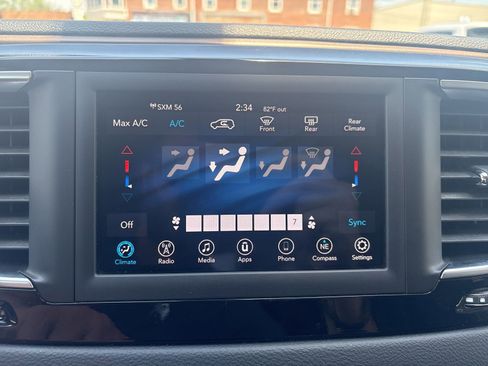 Used 2021 Chrysler Voyager Lxi FWD image 23