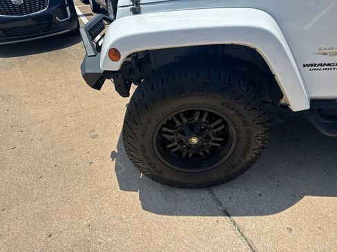 Used 2015 Jeep Wrangler Unlimited Sahara w/ Connectivity Group AWD/4WD image 3