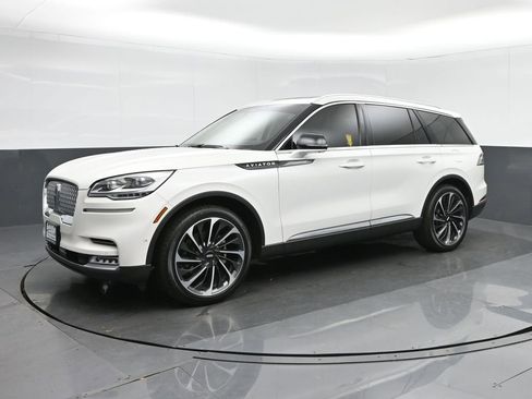 Used 2020 Lincoln Aviator Reserve w/ Equipment Group 202A image 3
