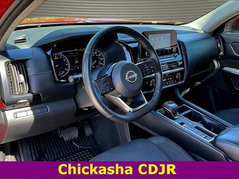 Used 2023 Nissan Pathfinder SV image 16