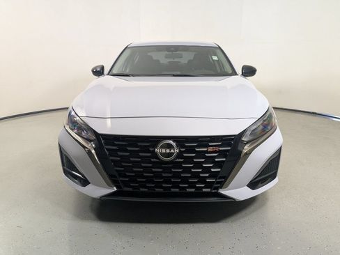 Used 2025 Nissan Altima 2.5 SR FWD image 2