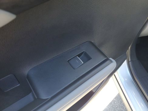 Used 2024 Toyota Highlander Limited image 21