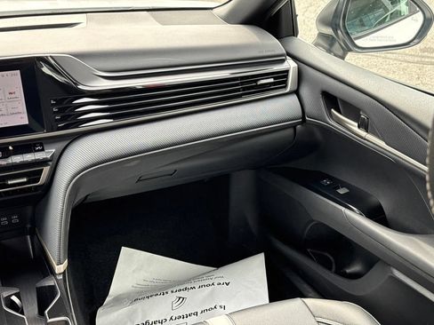 Used 2025 Toyota Camry SE FWD image 20
